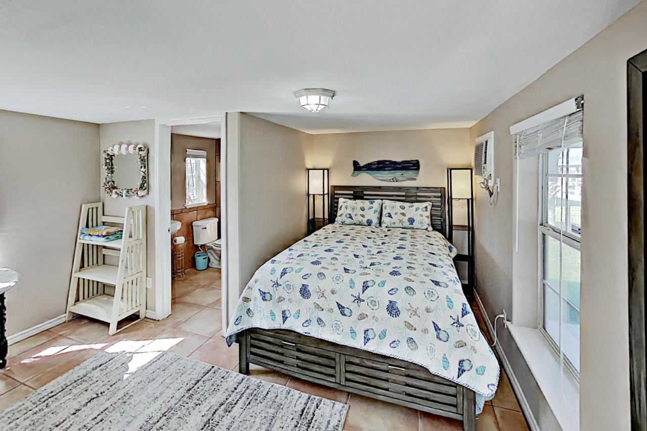Festive Beach Retreat Rockport Exterior foto